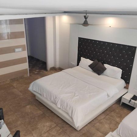 Super Hotel O Vivaan Residency Rohtak Eksteriør billede