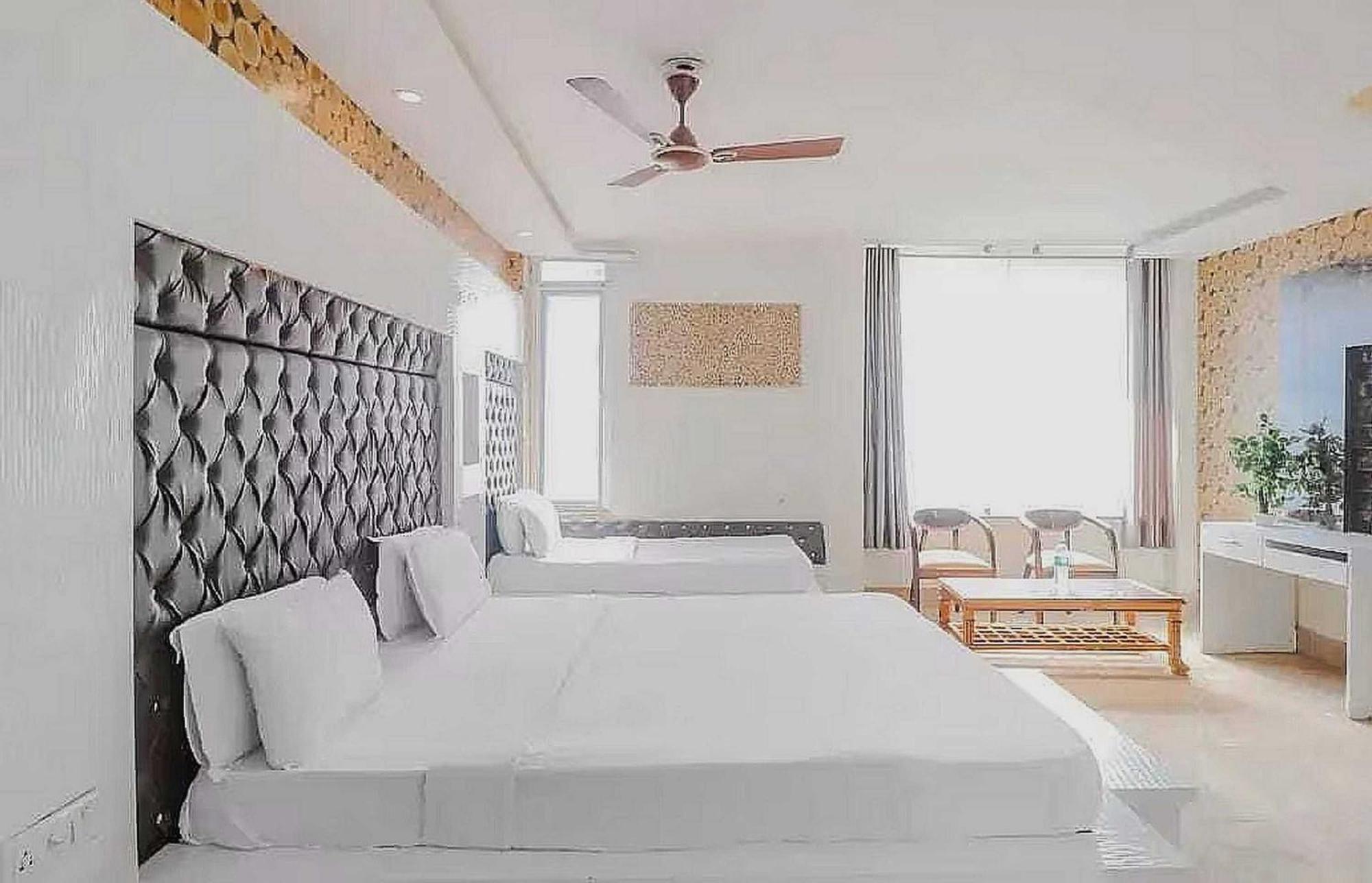 Super Hotel O Vivaan Residency Rohtak Eksteriør billede