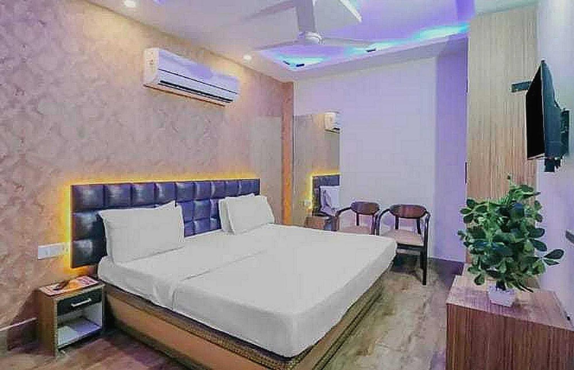 Super Hotel O Vivaan Residency Rohtak Eksteriør billede