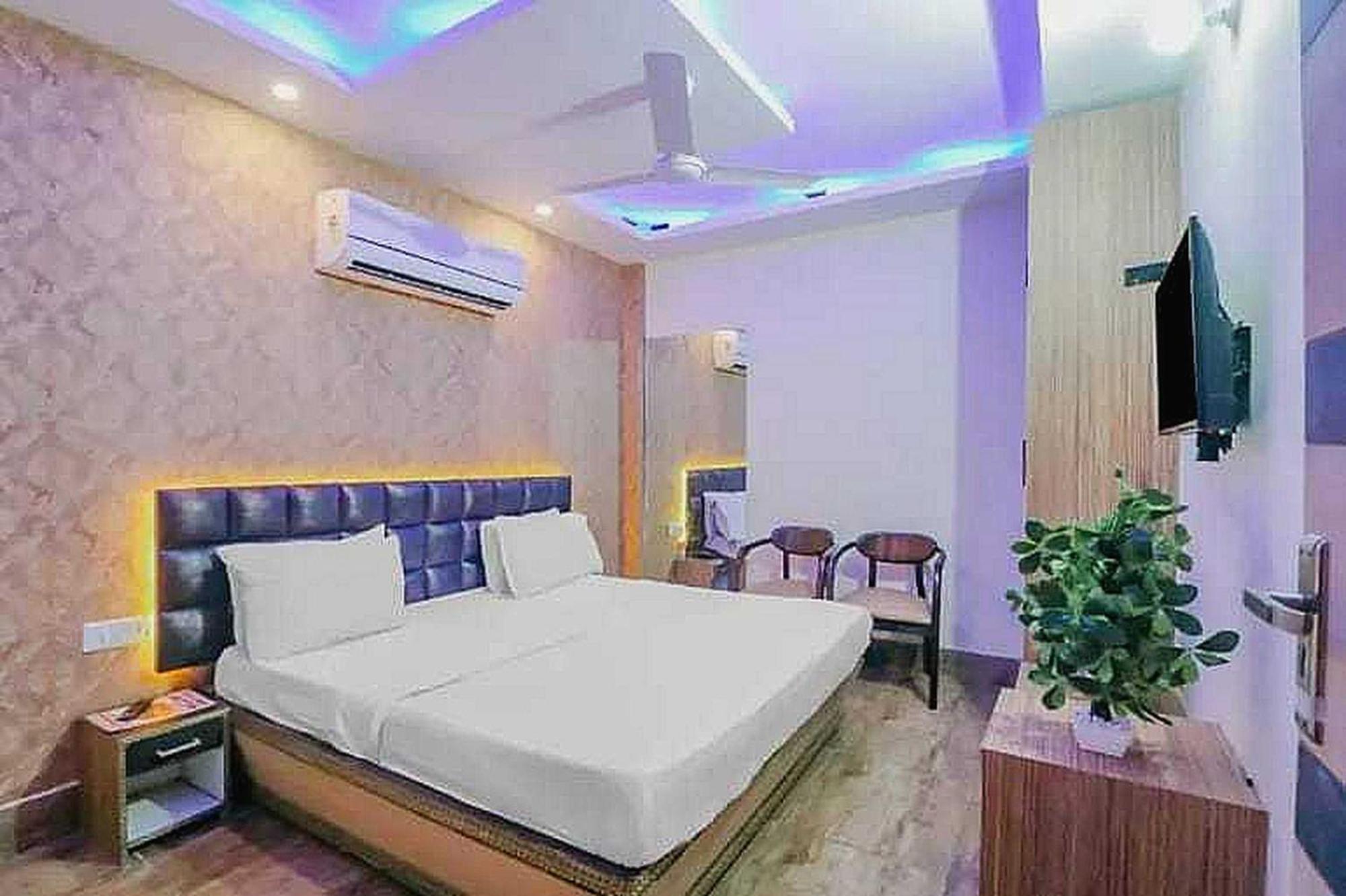 Super Hotel O Vivaan Residency Rohtak Eksteriør billede