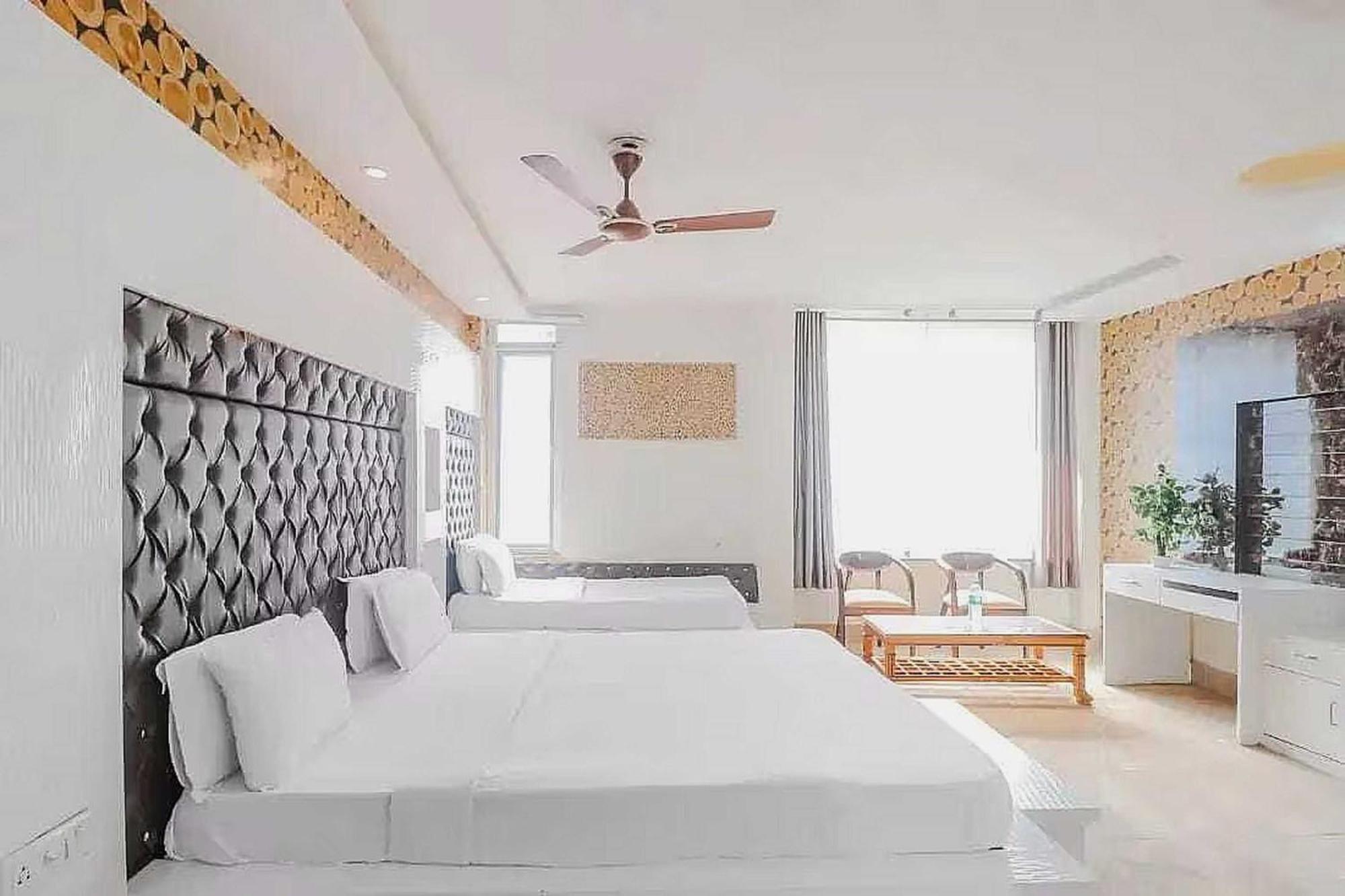 Super Hotel O Vivaan Residency Rohtak Eksteriør billede
