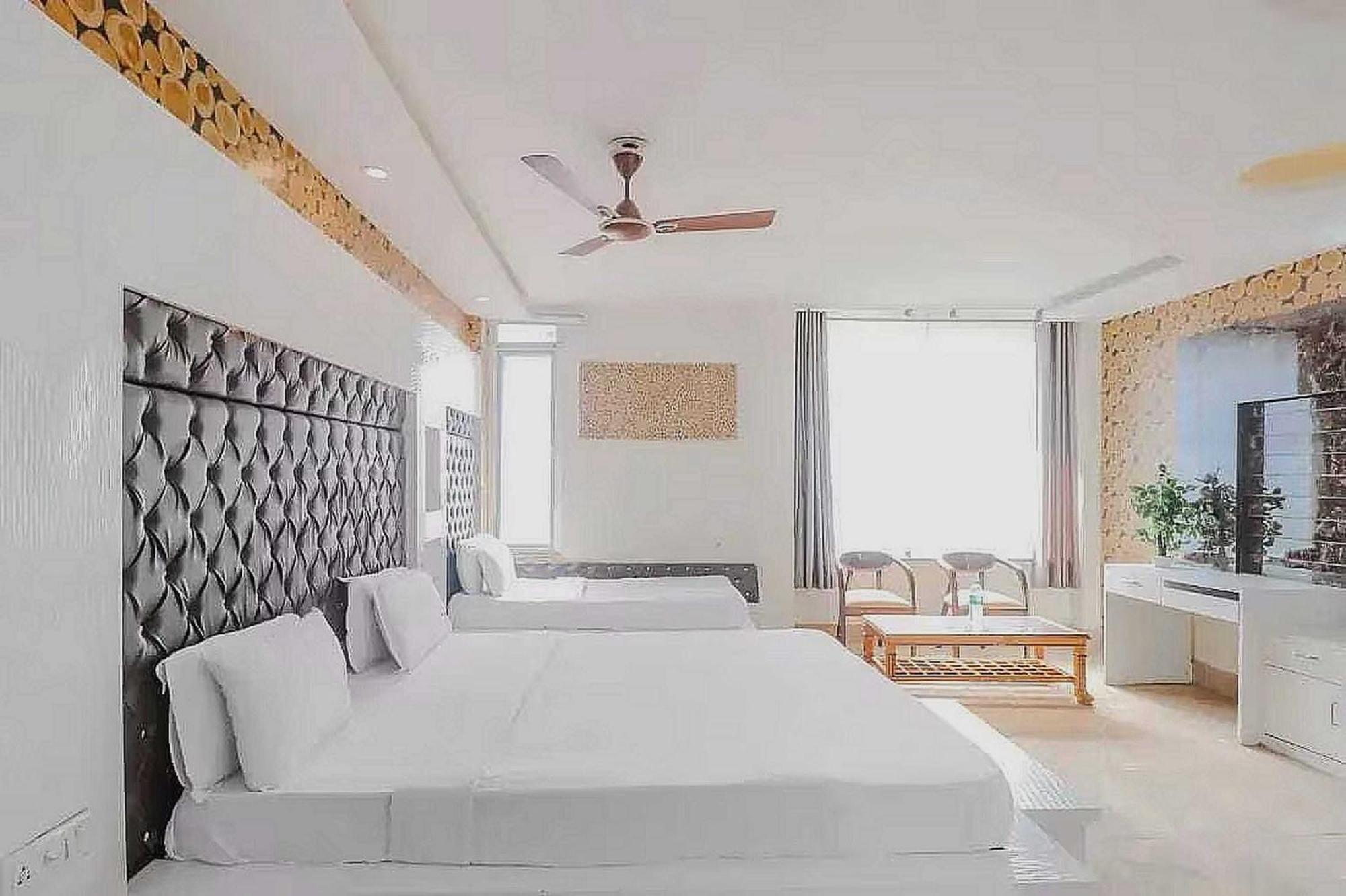 Super Hotel O Vivaan Residency Rohtak Eksteriør billede