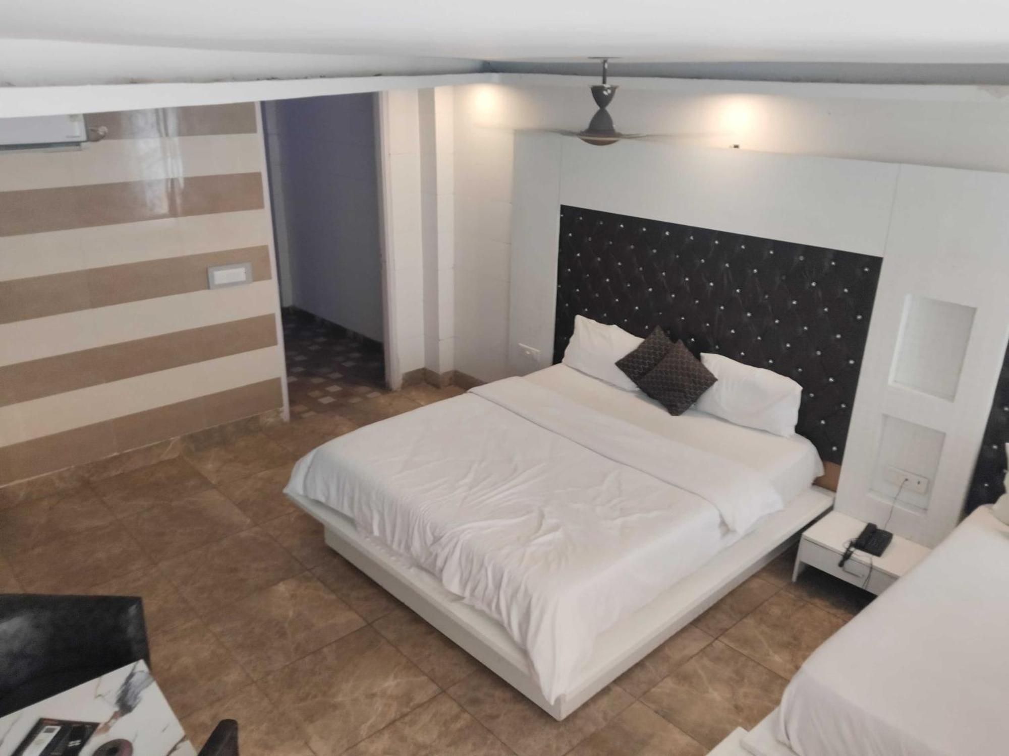 Super Hotel O Vivaan Residency Rohtak Eksteriør billede